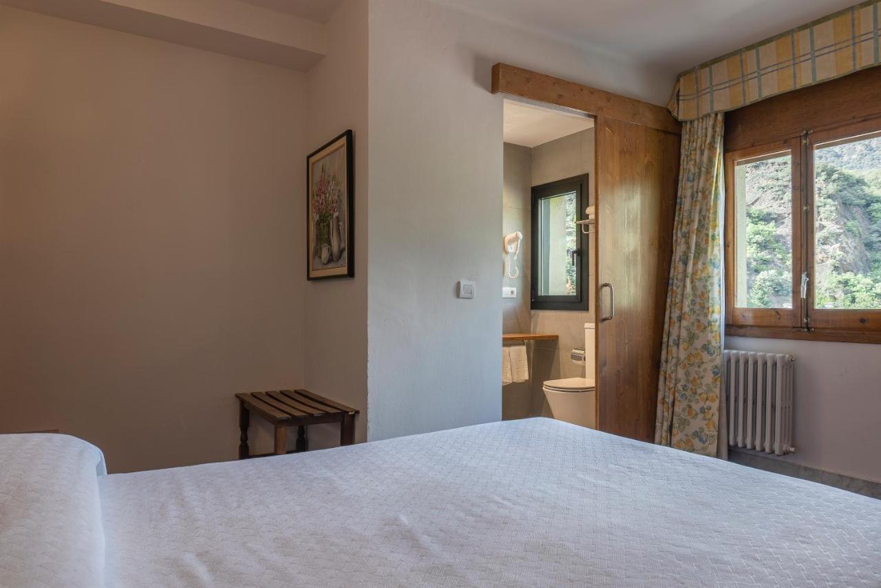 Hotel Cardos Ribera de Cardós Exteriör bild