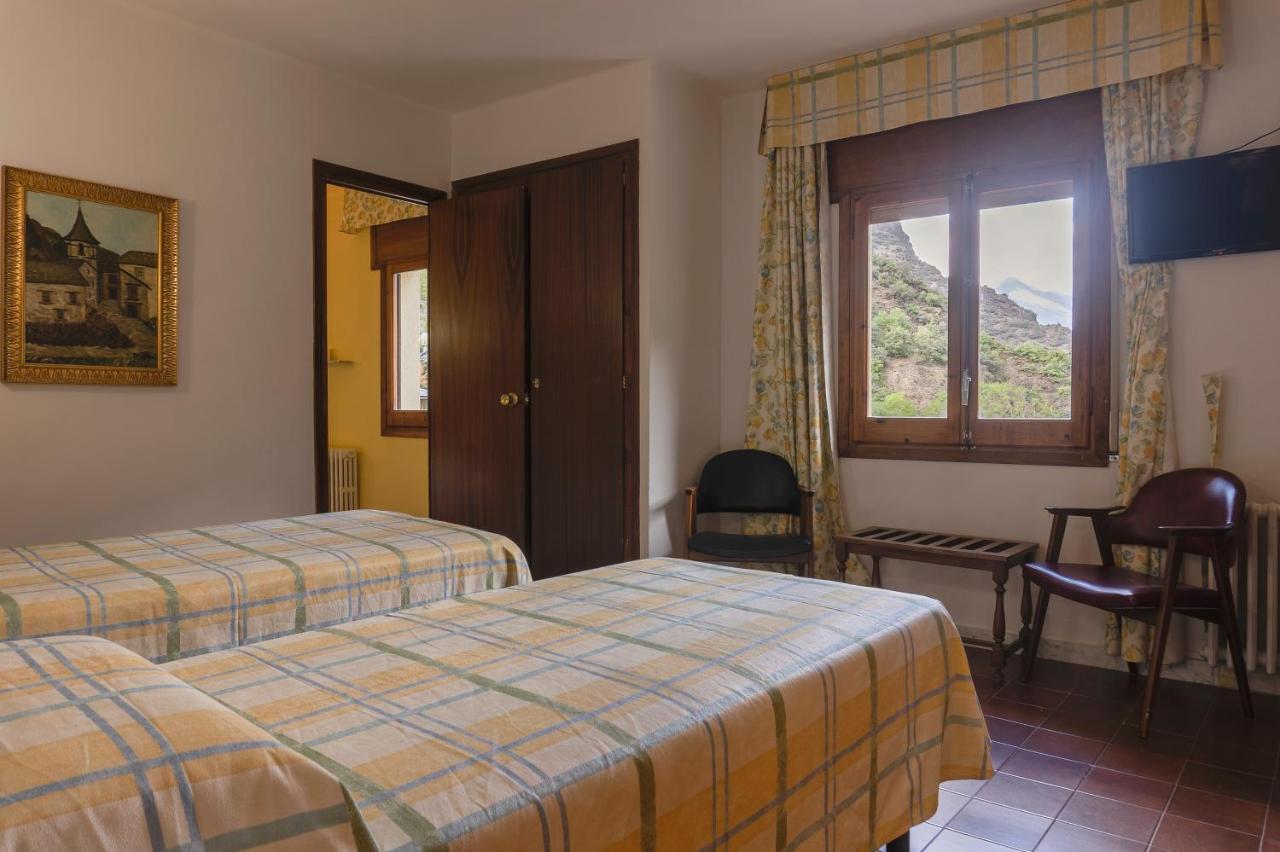 Hotel Cardos Ribera de Cardós Exteriör bild